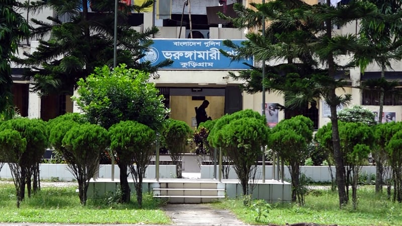 হাতকড়াসহ দুই আসামি ছিনতাই, ছয় পুলিশ সদস্য প্রত্যাহার